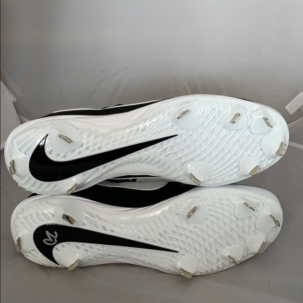 Nike Black And White Baseball shoes Metal Cleats - Picture 7 of 9